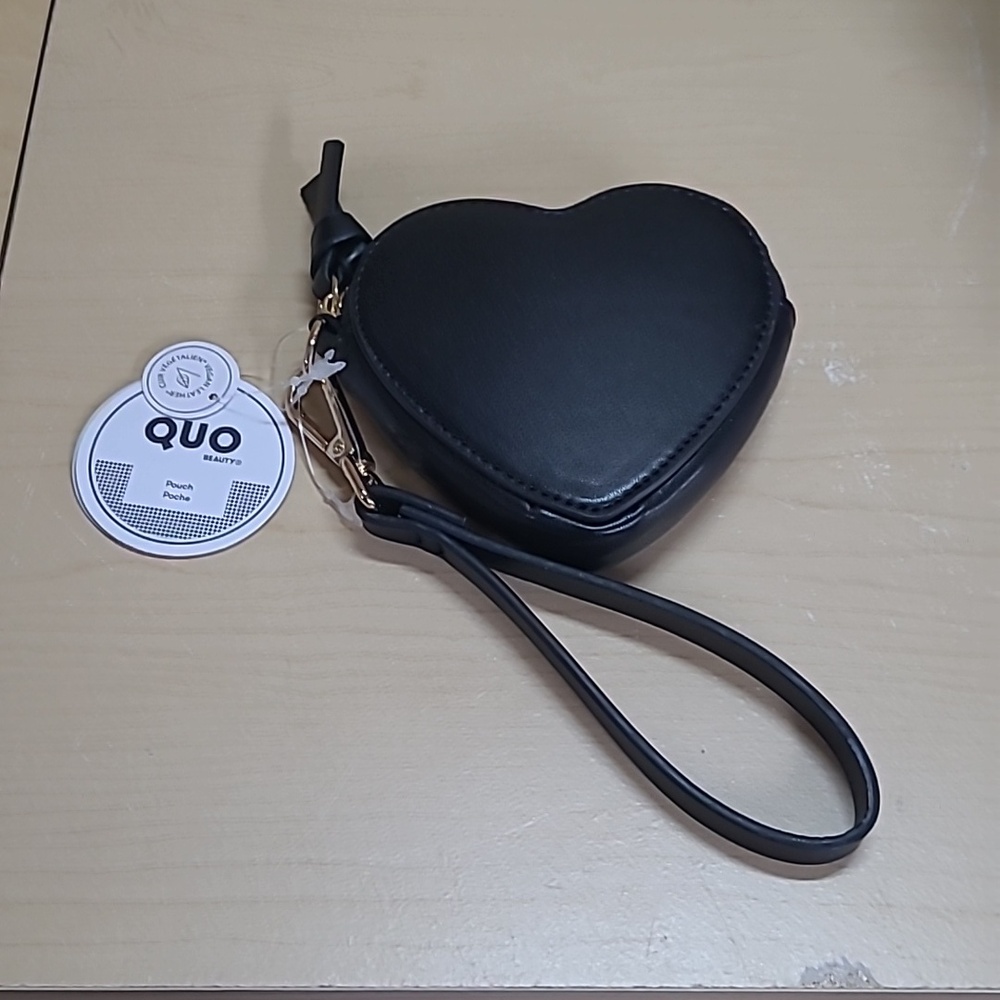 Quo Heart Pouch Black Vegan Leather Gold-tone Hardware 4"×4"×1" Strap Drop 7" - Picture 5 of 5